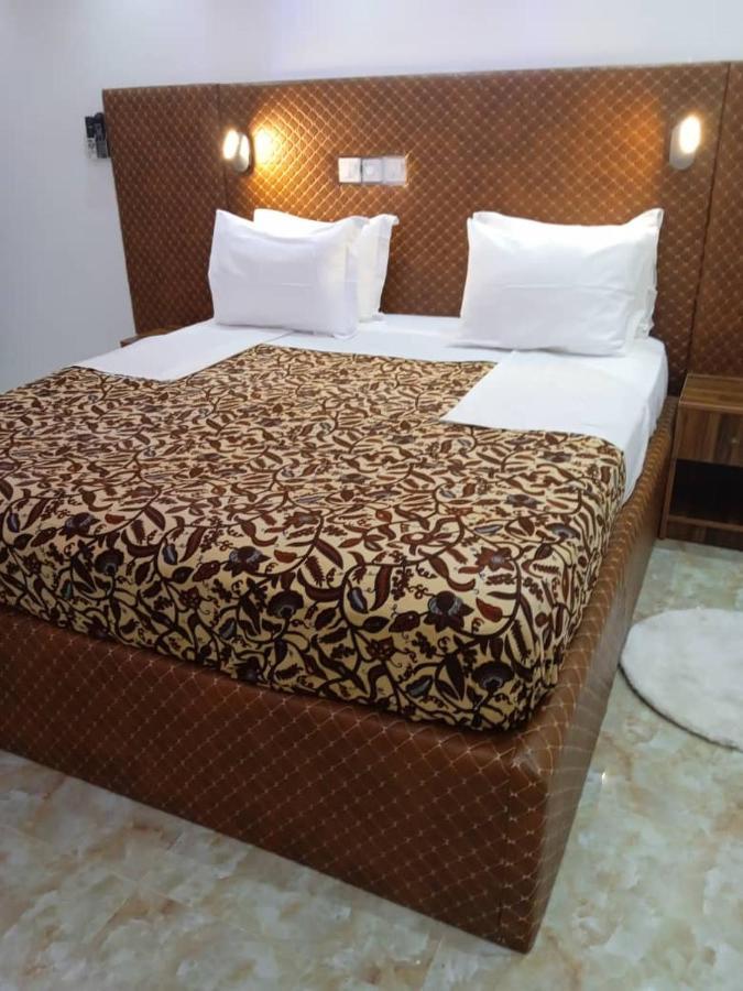 Cheers Guesthouse Botianaw Bagian luar foto