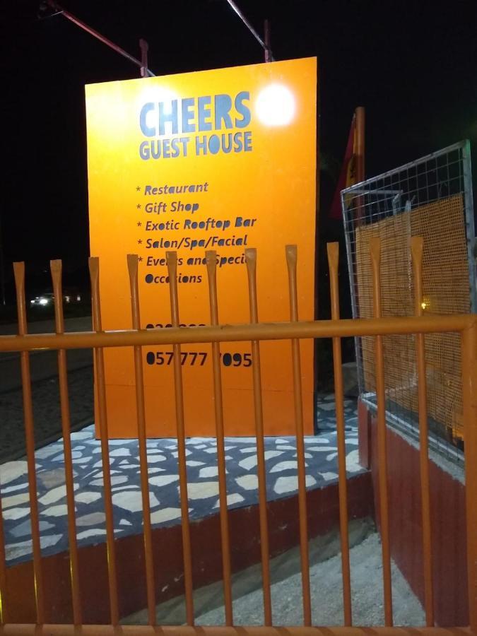 Cheers Guesthouse Botianaw Bagian luar foto